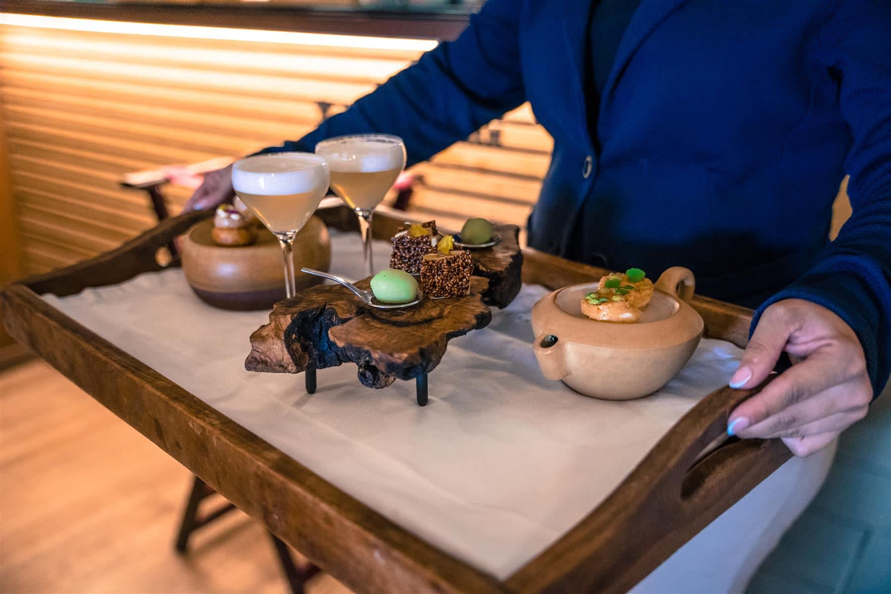 Aperitius i còctels servits en safata a El Terrat