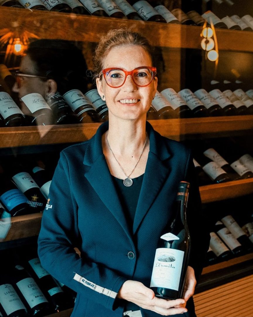Núria, sommelier d’El Terrat, al celler del restaurant