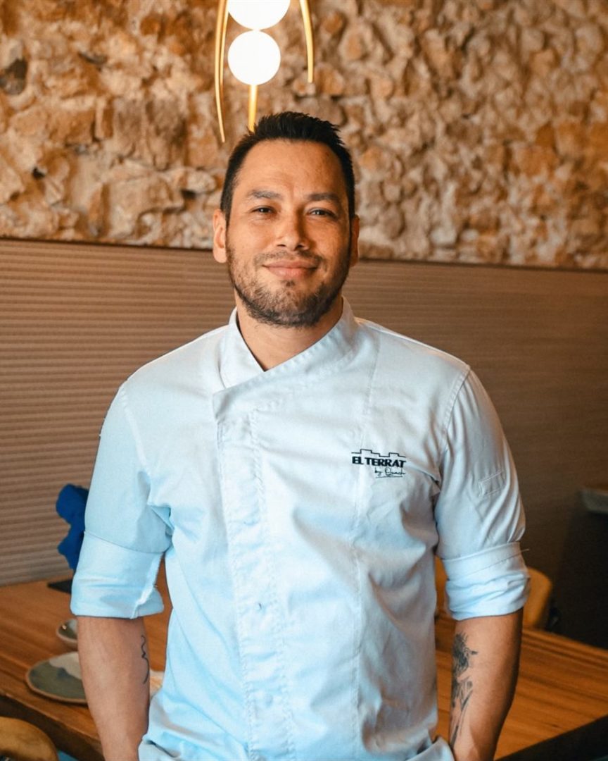 Steven, cuiner d’El Terrat, a la sala del restaurant